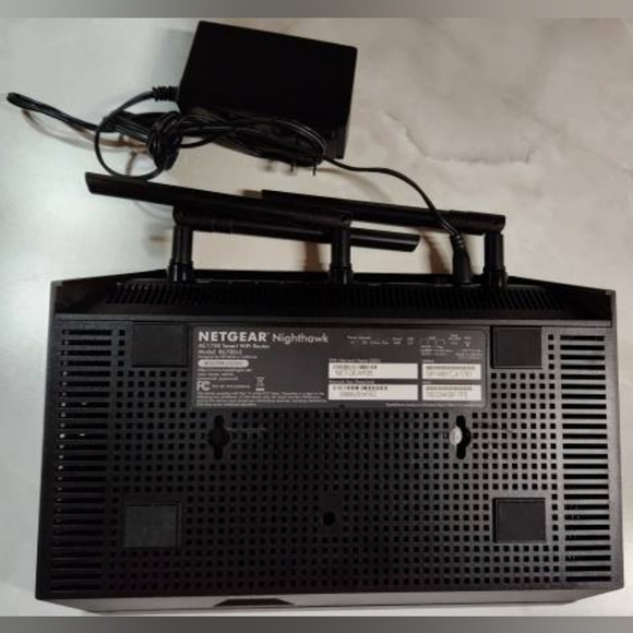 NETGEAR Nighthawk Smart Wi-Fi Router, R6700 - Picture 3 of 7